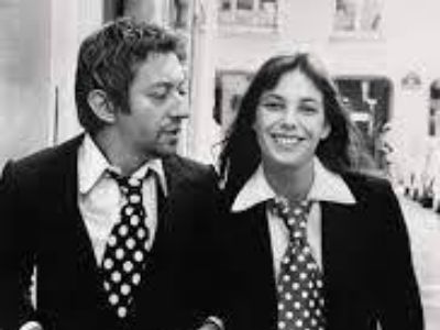 Both Charlotte Gainsbourg and Jane Birkin are wearing a matching outfit of coat and tie for the photoshoot.